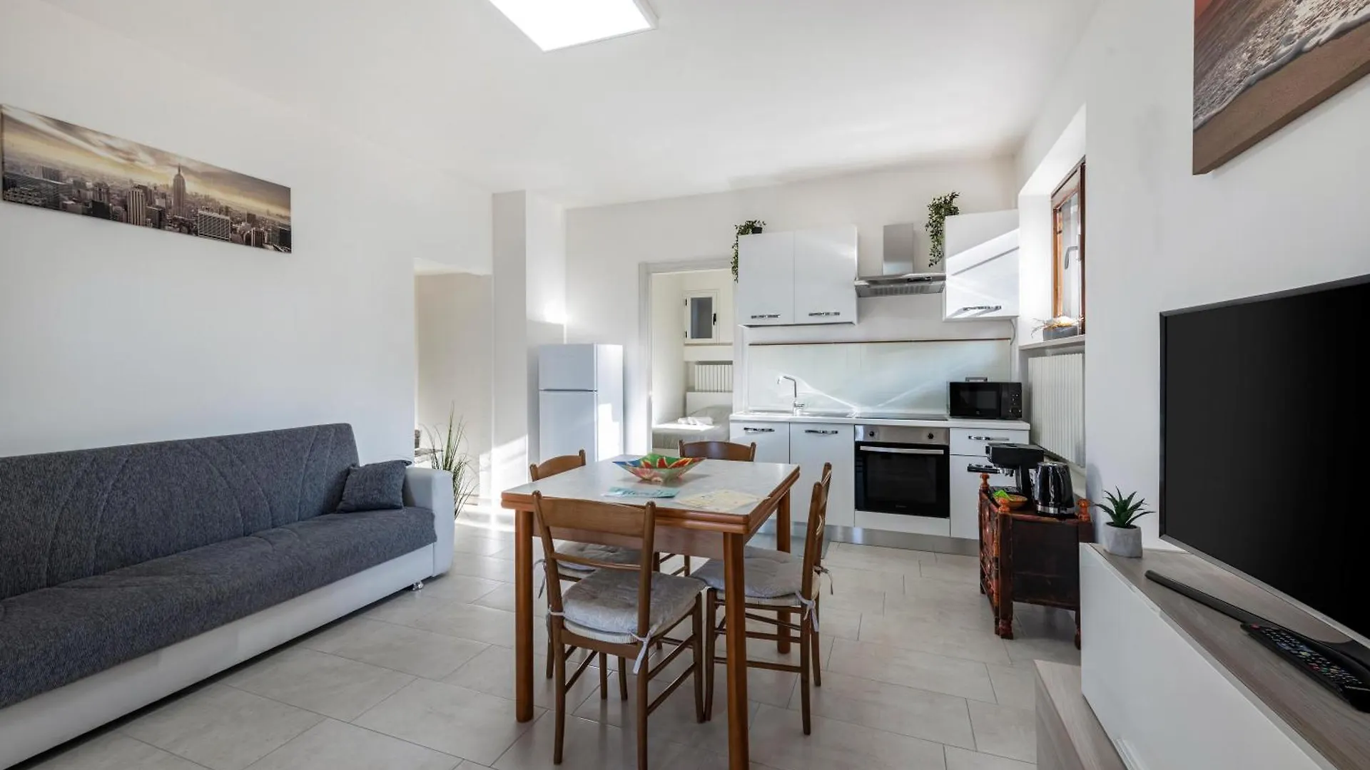 Apartment Al Porto Terrace Close To The Lake San Felice del Benaco