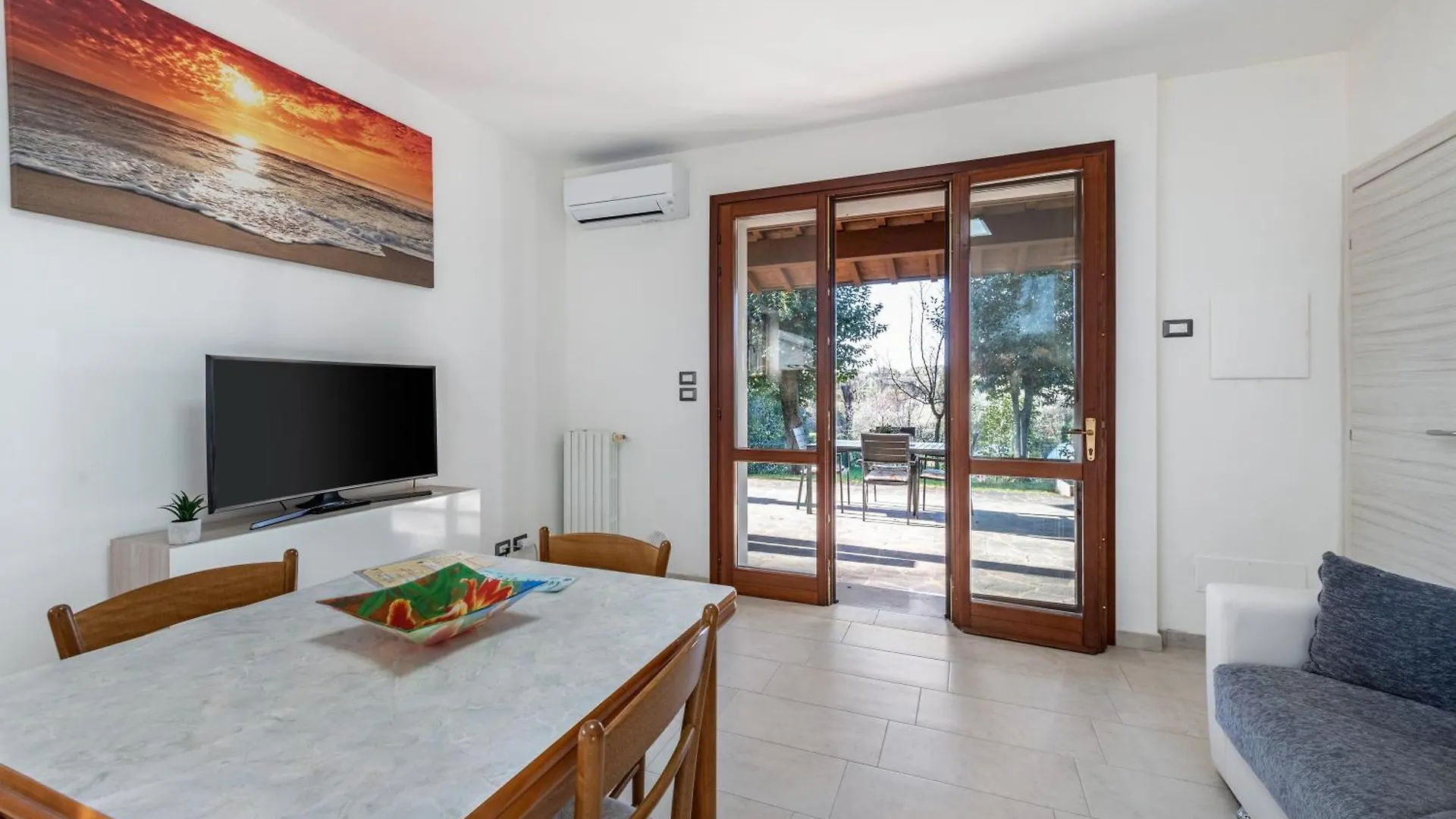 Al Porto Terrace Close To The Lake San Felice del Benaco Italy