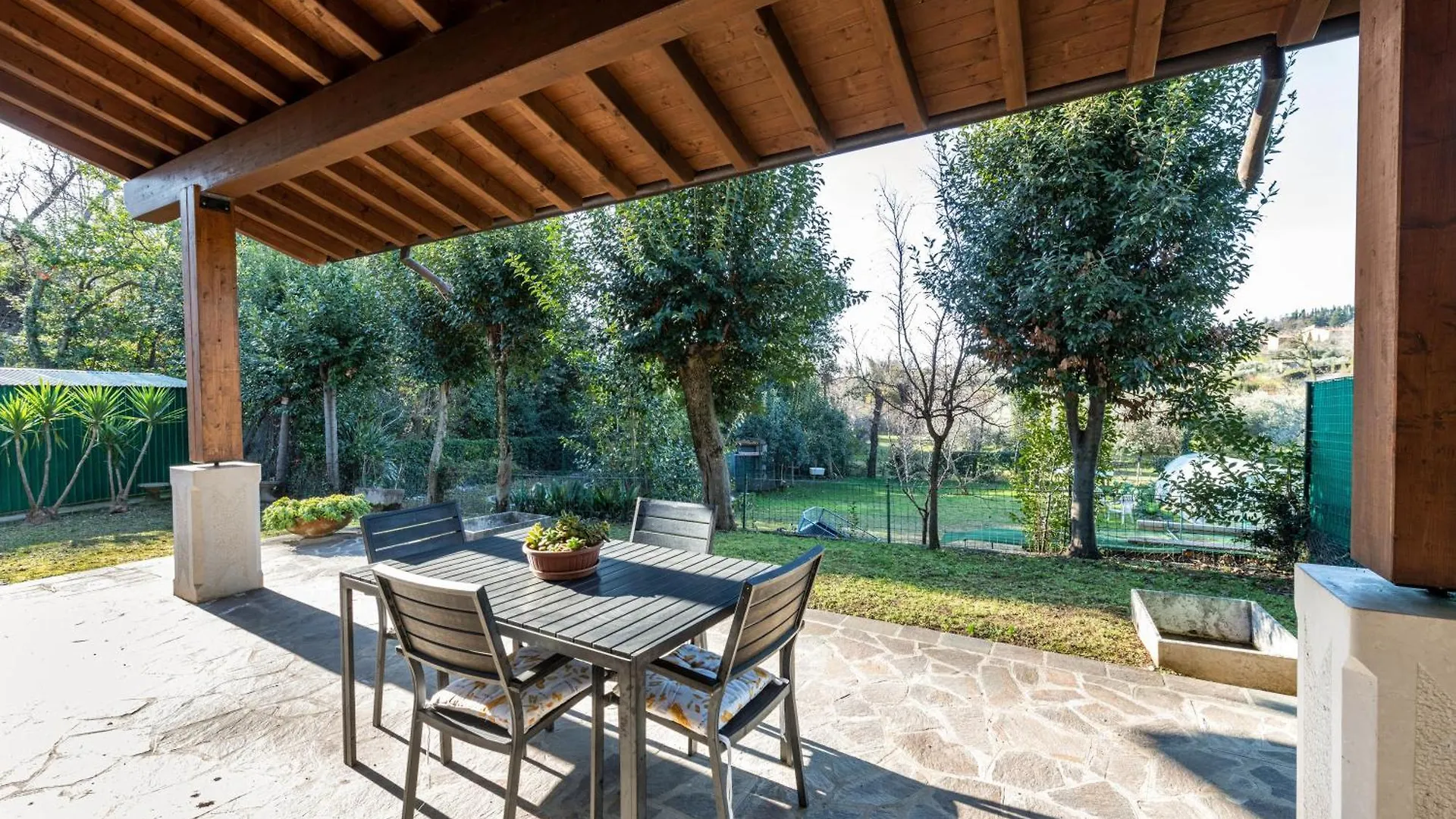 Apartment Al Porto Terrace Close To The Lake San Felice del Benaco Italy
