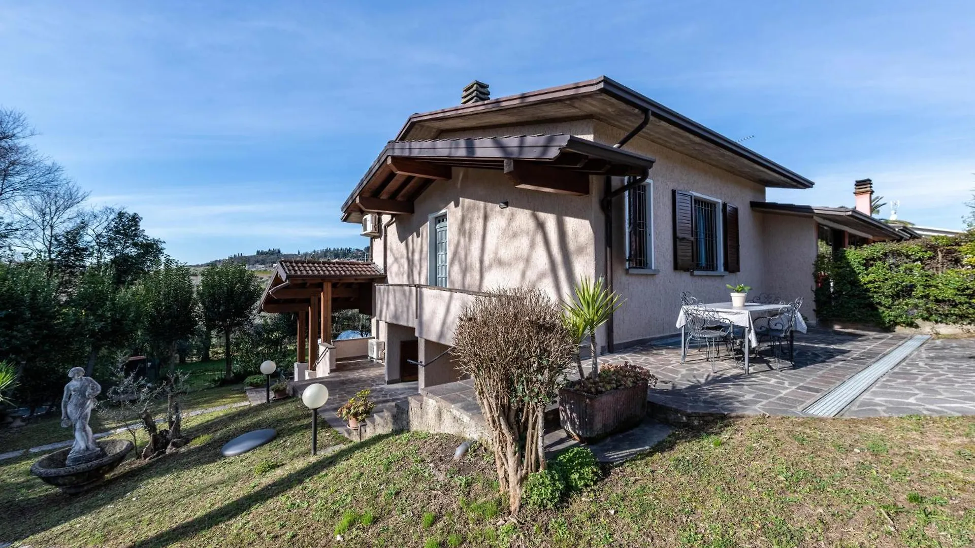 Apartment Al Porto Terrace Close To The Lake San Felice del Benaco