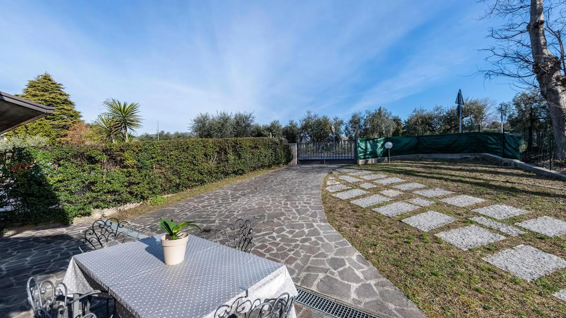 Al Porto Terrace Close To The Lake San Felice del Benaco