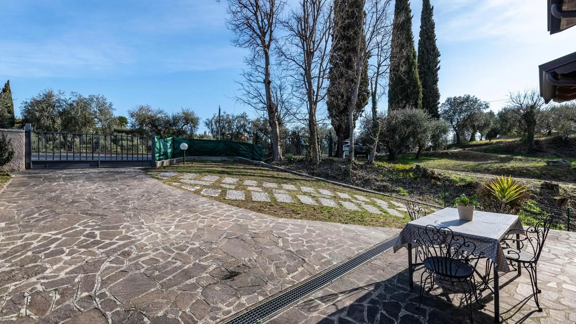Al Porto Terrace Close To The Lake San Felice del Benaco